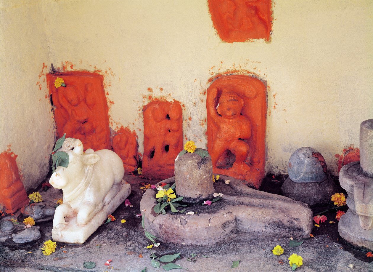 ガンジス川沿いの礼拝堂の神社 作： インドの学校