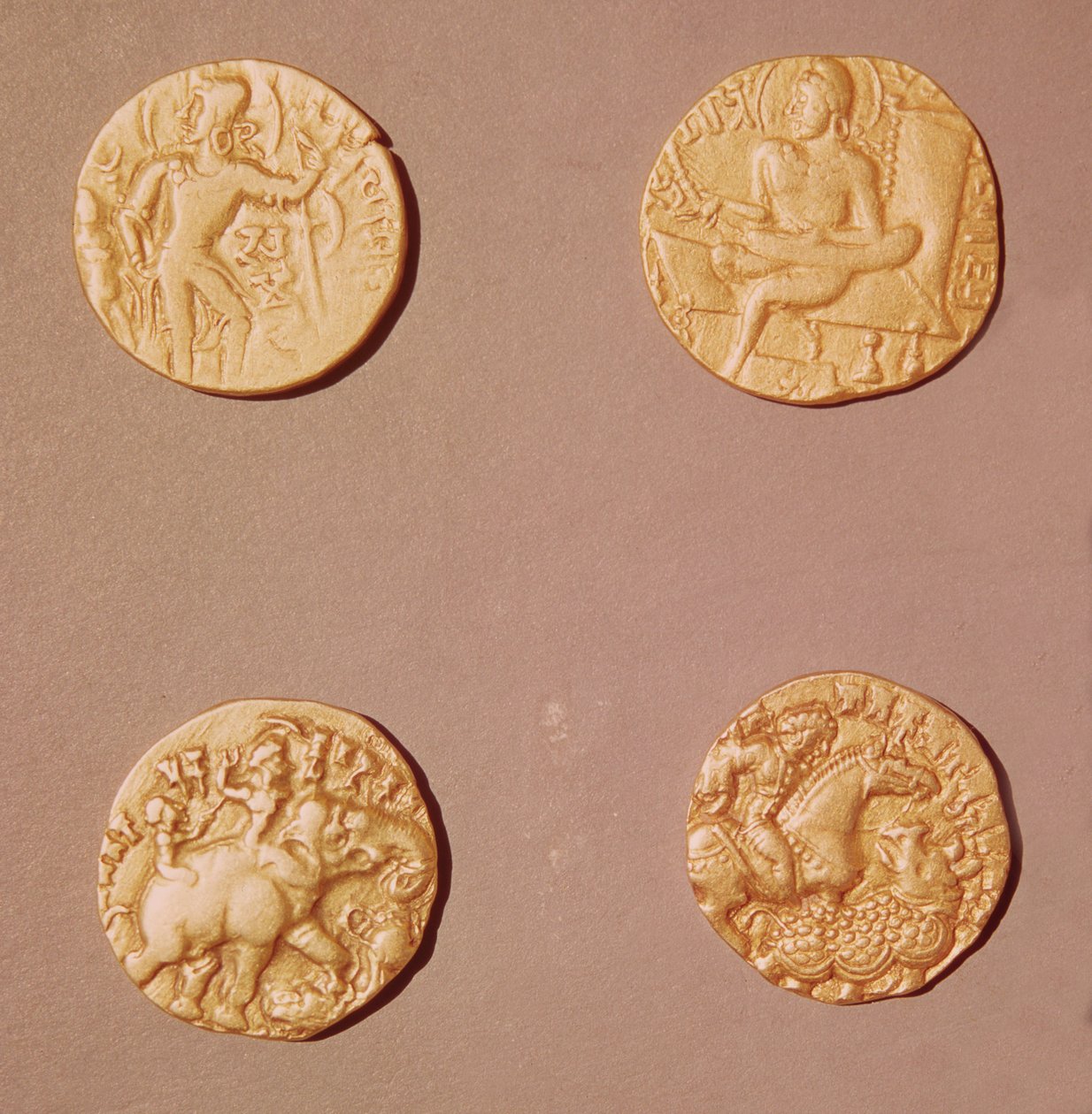 サムドラガプタ（335-375）とクマルグプタI（415-454）（金）のディナール 作： インドの学校
