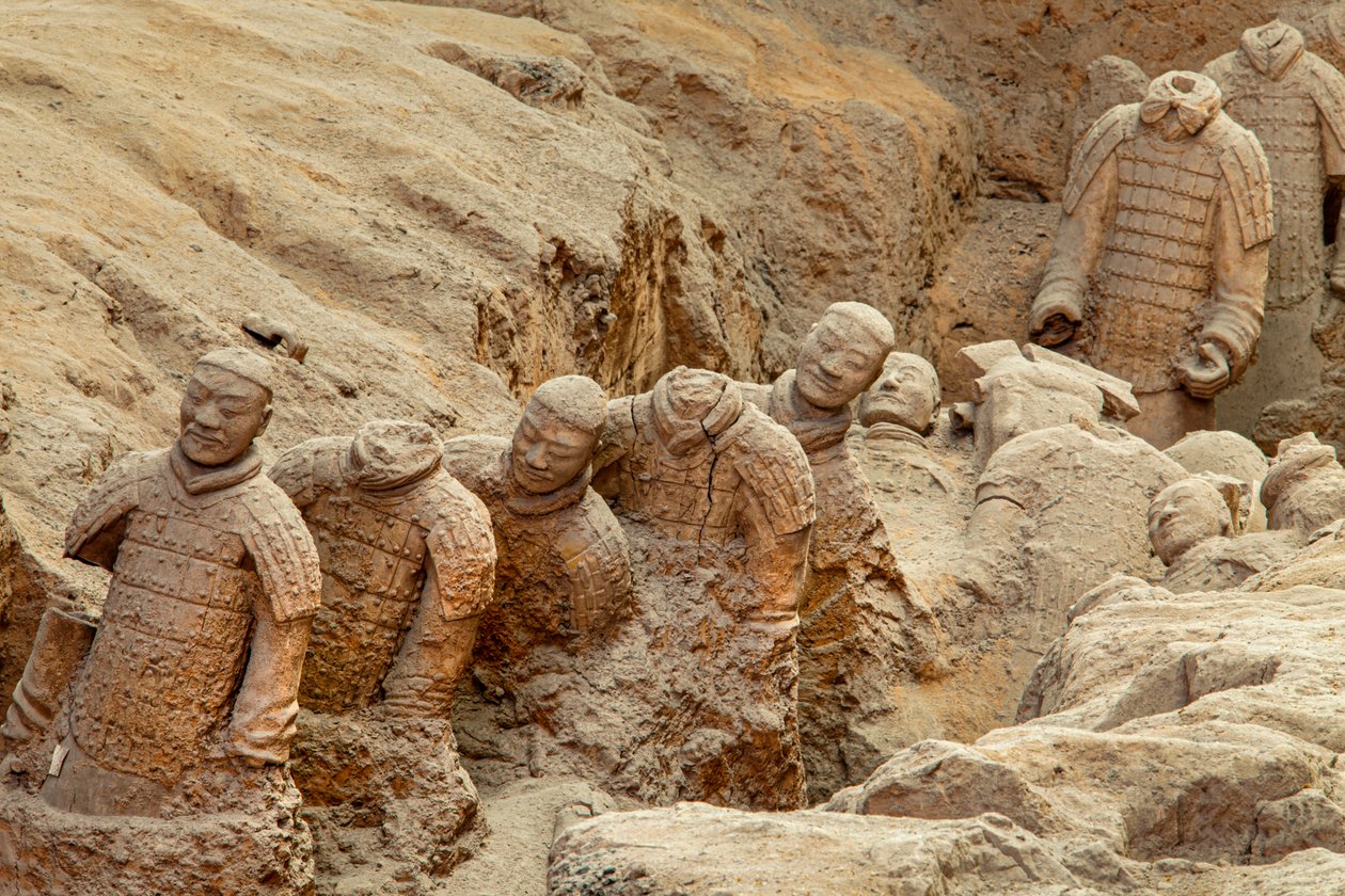 テラコッタ戦士博物館にて、ピット1地区の様々な戦士のシーン、2009年（写真）。 作： アイラブロック