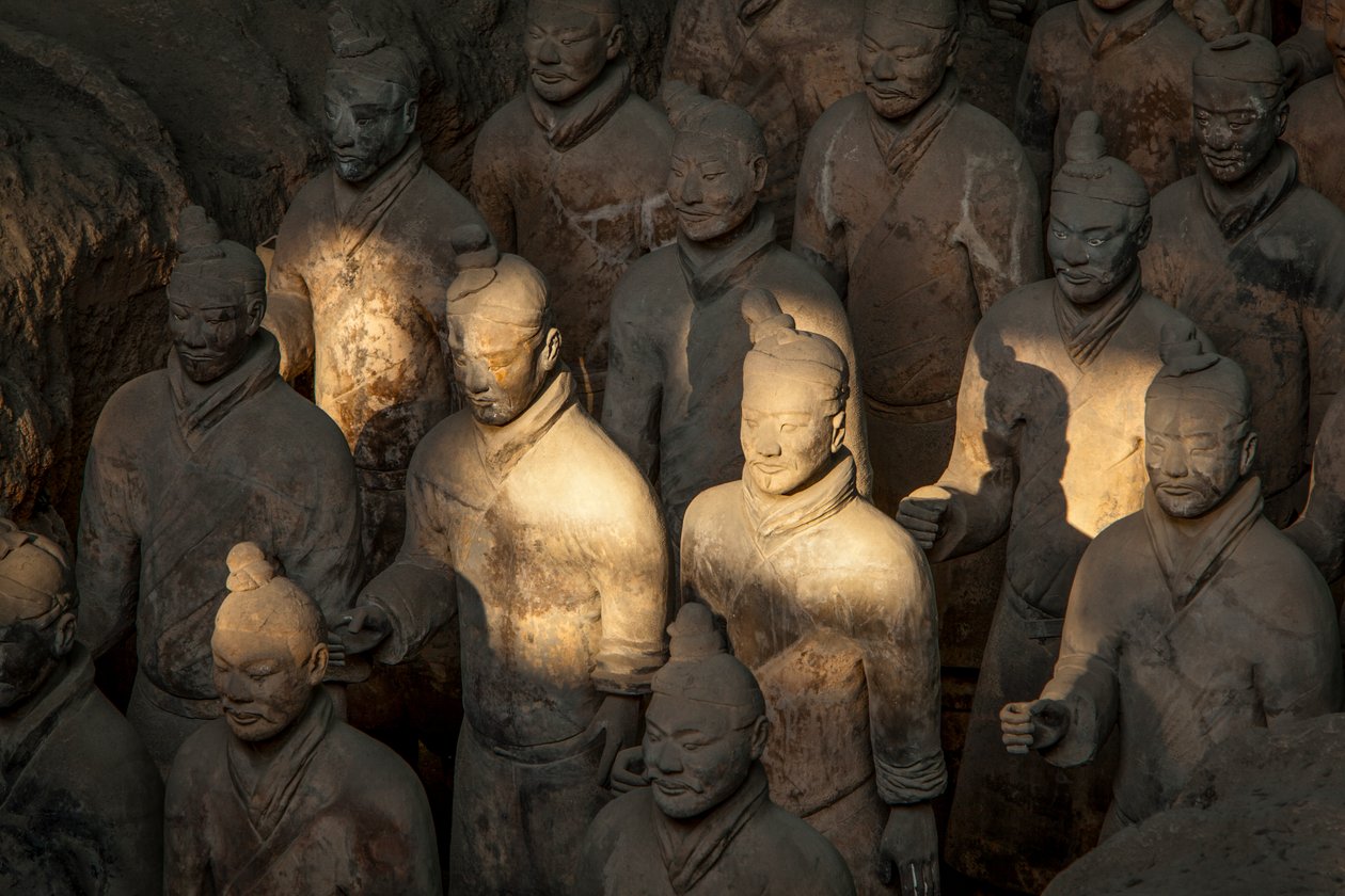 テラコッタ戦士博物館にて、ピット1地区の様々な戦士のシーン、2009年（写真）。 作： アイラブロック