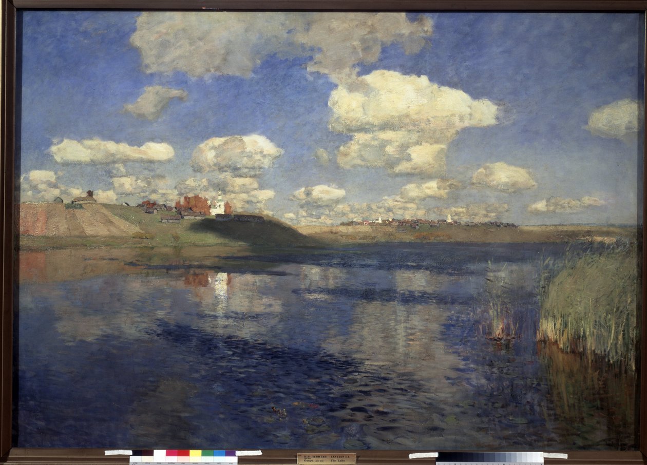 その湖。 葦に囲まれた湖の広がり、海岸、村、耕作地の景色。 Isaac (Isaak) Ilyich Levitan (1860-1900) による絵画、キャンバスに油彩 作： アイザック・イリイチ・レヴィタン