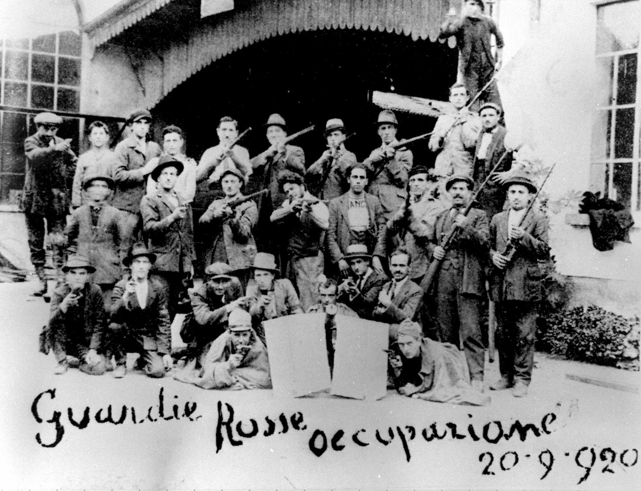 1920年、イタリア共産党員による工場の占拠。 作： イタリアの写真家