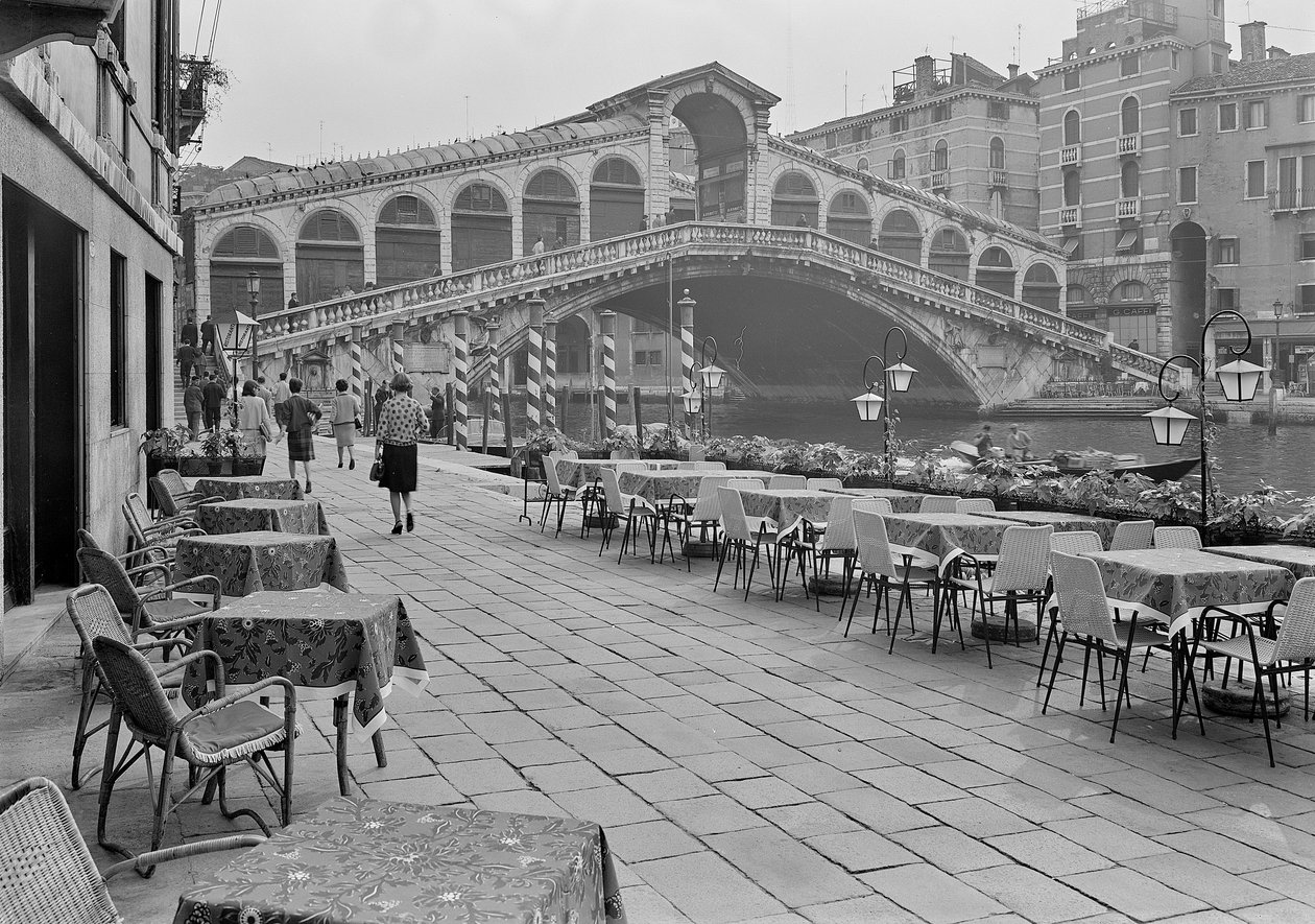 リアルト橋、ヴェネツィア、1955年頃（モノクロ写真