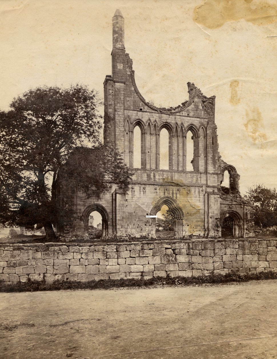 北西から見たバイランド修道院跡、イギリス、1890年頃 作： イタリアの写真家