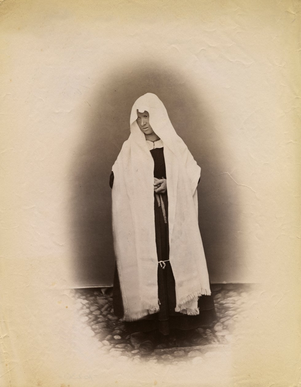 未亡人のツイードを着た女性（イタリア・ロンバルディア州パレ） 写真提供：Premiata Fotografia Taramelli, Bergamo 作： イタリアの写真家