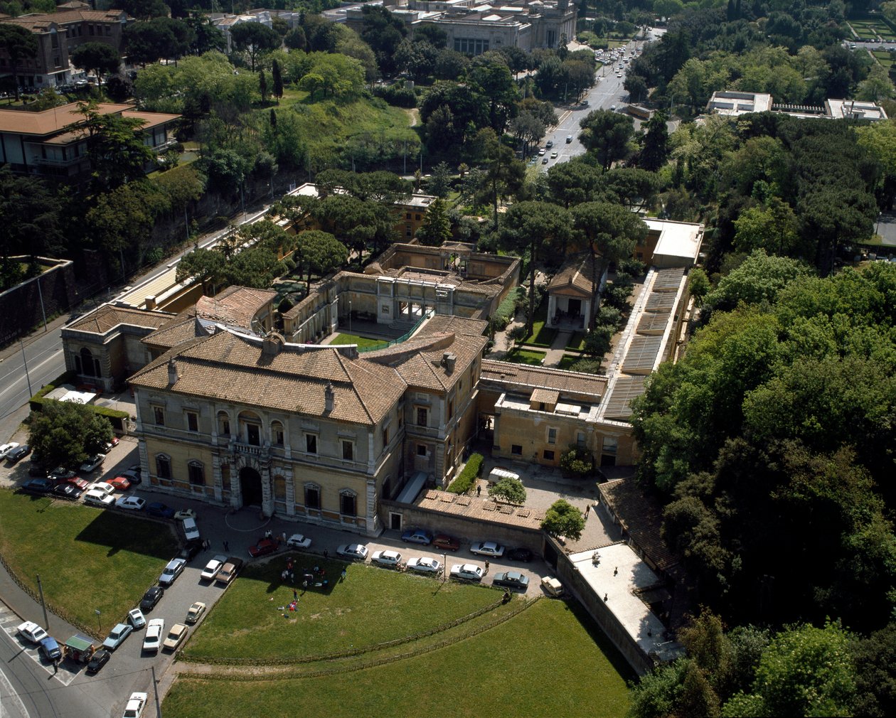 イタリア・ローマのヴィラ・ジュリアの航空写真 作： イタリア語学校