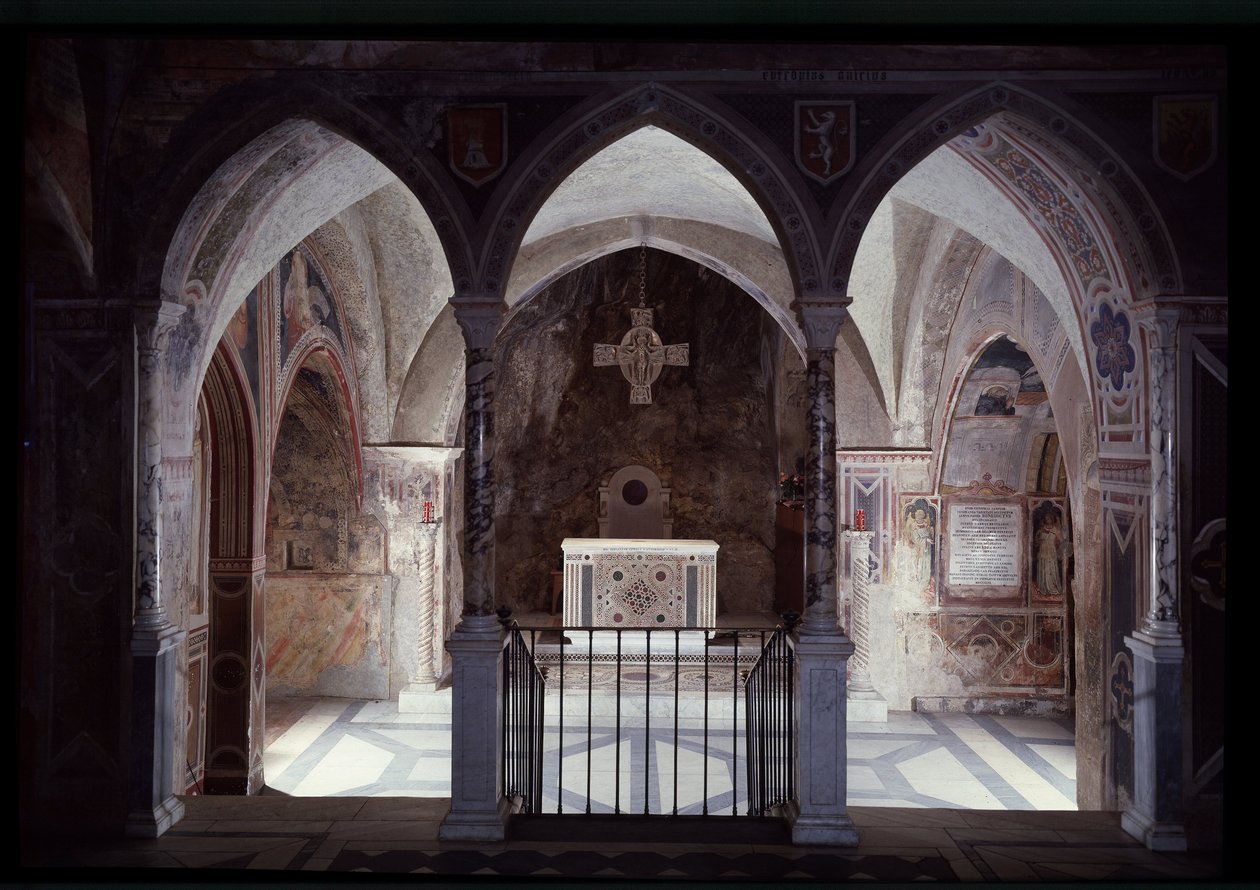 聖ベネディクト洞窟（sacro speco）スビアコの長老室と祭壇の内観 作： イタリア語学校
