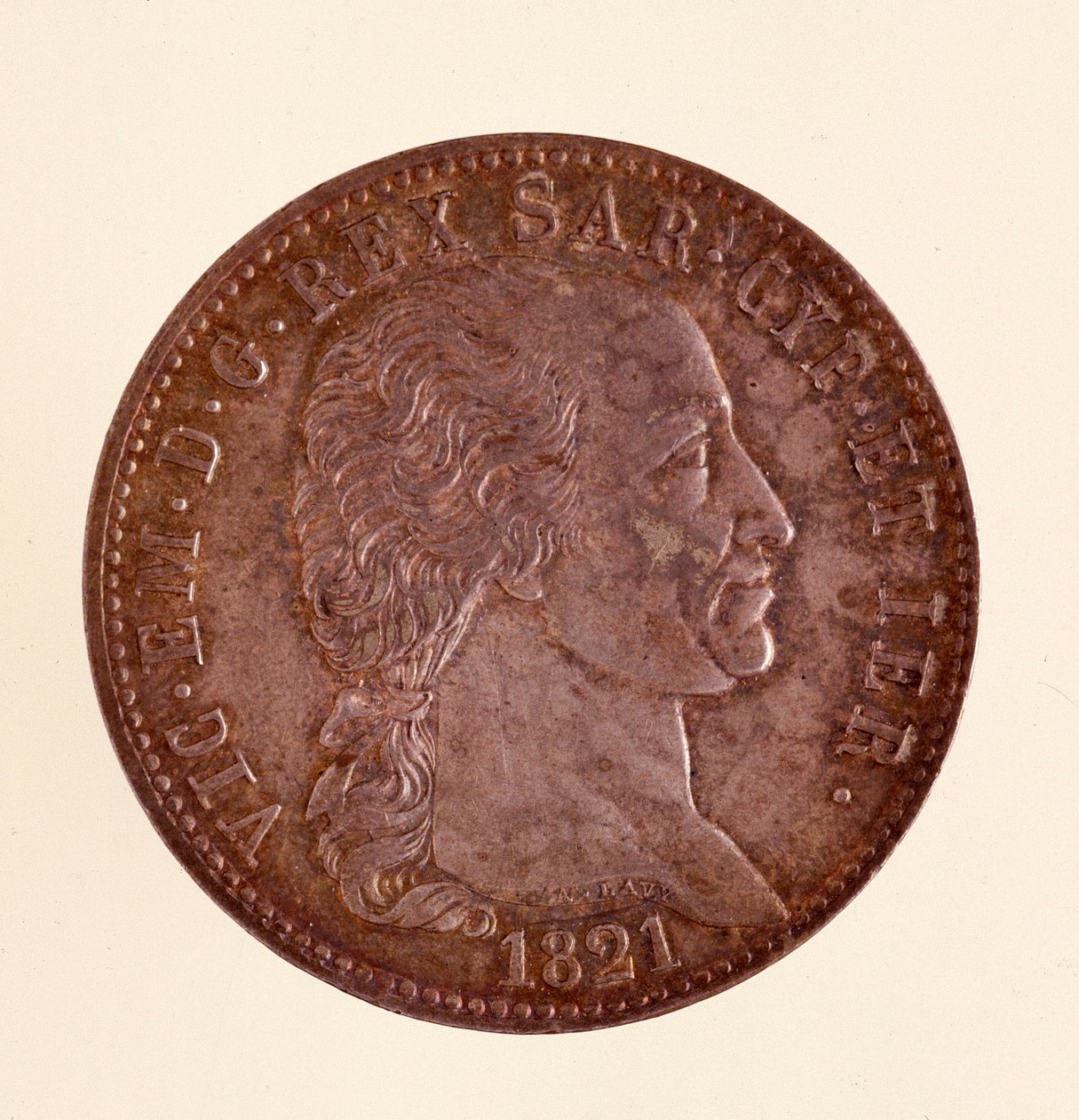 ヴィットリオ・エマヌエーレ1世（ヴィクトル・エマヌエル1世）（1759-1824）の時代のサルデーニャ王国のイタリア銀貨（ecu）。1821.直径3.8cm ナポリ、ムゼオ・アルケオロジコ 作： イタリア語学校