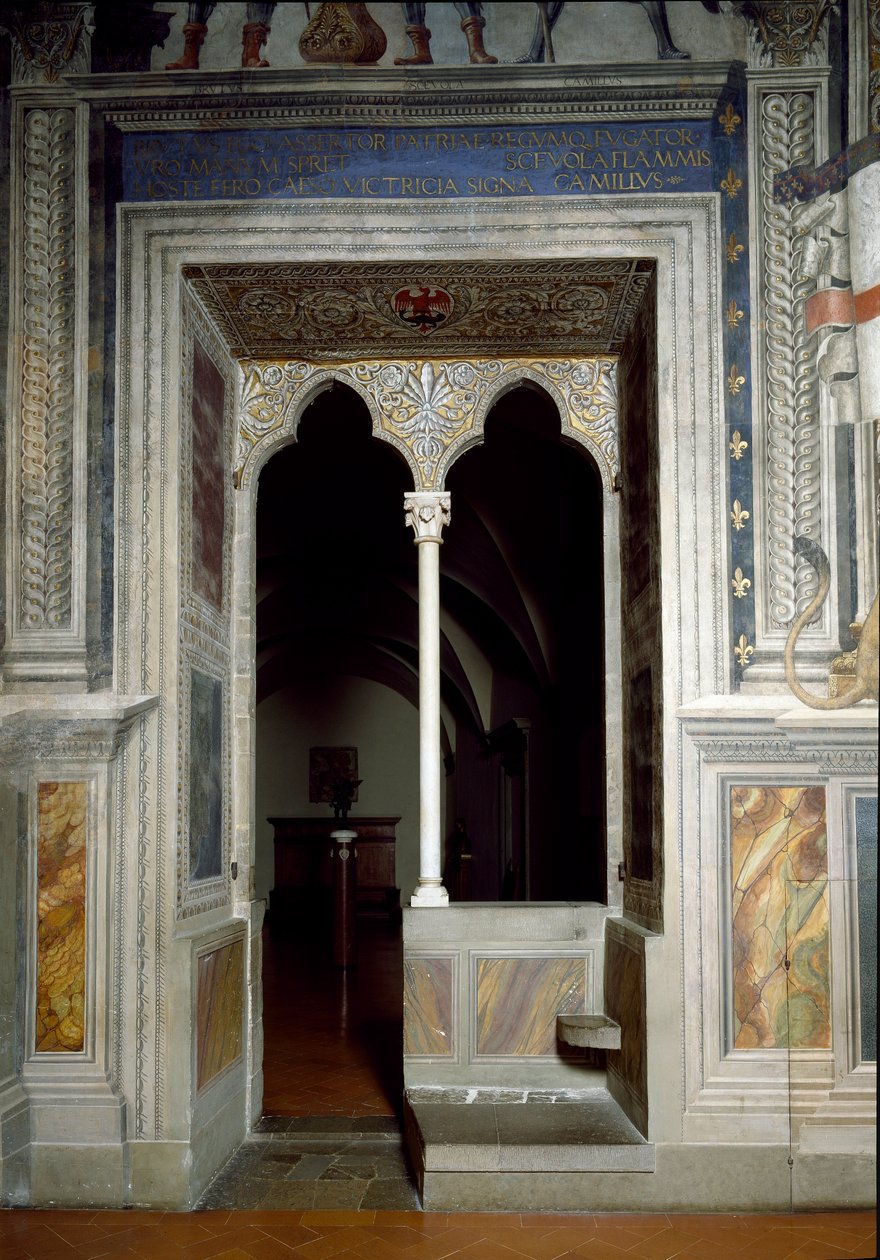 1299年から1314年に建てられた百合の間の窓の様子 作： イタリア語学校