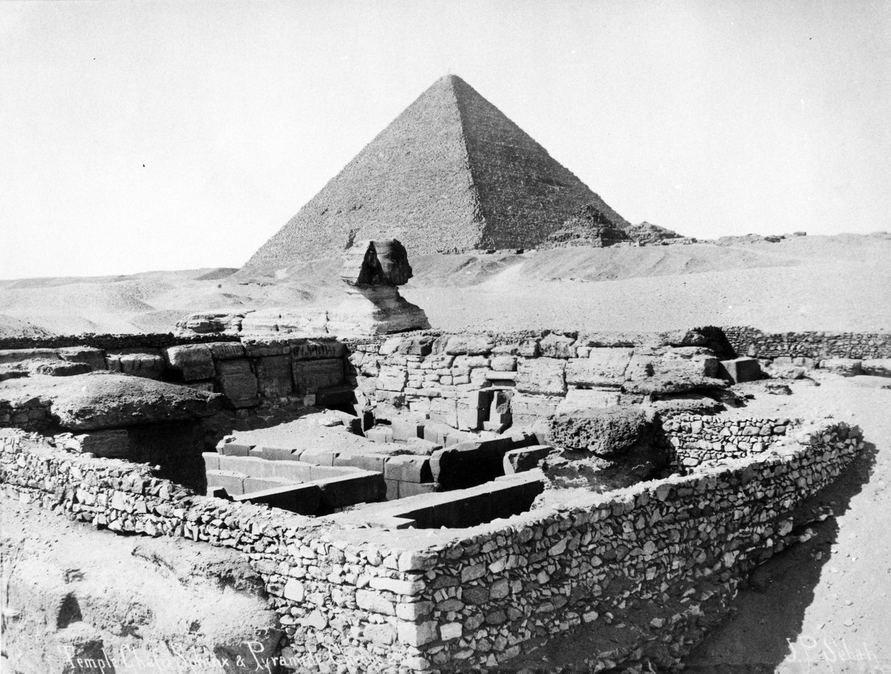 大スフィンクスとクフ王のピラミッドがあるカフラの谷の寺院、1880年頃 作： J・パスカル・セバ