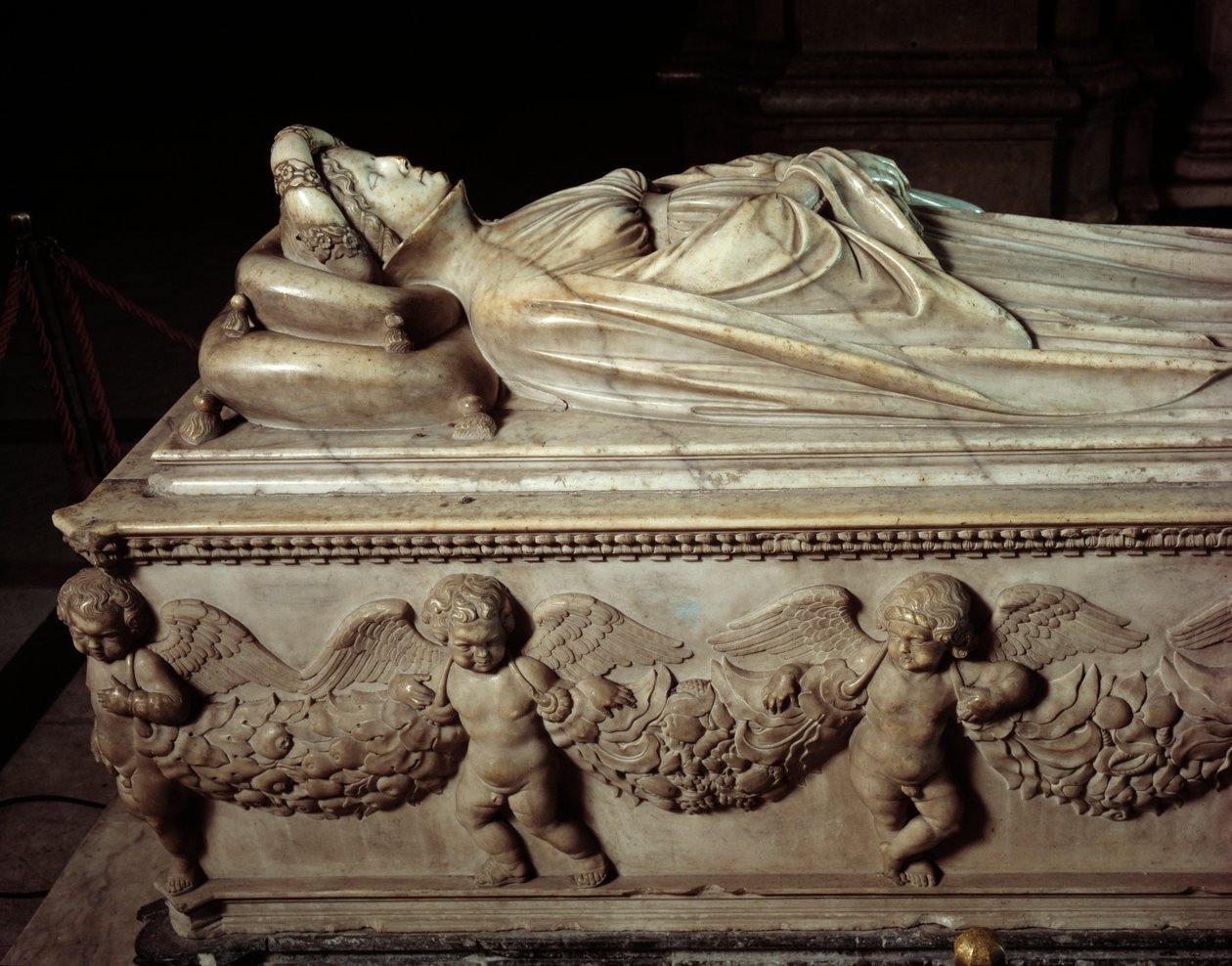 パオロ・グイニージ（1376～1432）の妻、イラリア・デル・カレット（1379～1405）による横たわる姿 イタリアの政治家（パオロ・グイニージの妻、イラリア・デル・カレットの葬祭碑） ヤコポ・デッラ・クエルチャ（1371/74～1438）による大理石彫刻 1406～1407 ルッカ（Lucca）、カテドラーレ・サン 作： ヤコポデラケルシア