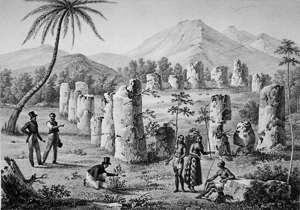 北マリアナ諸島。ロタ島のアンティーク柱の遺跡、1825年に出版されたフォルティエとE.オーベールが彫った「Voyage Autour du Monde sur les Corvettes de L