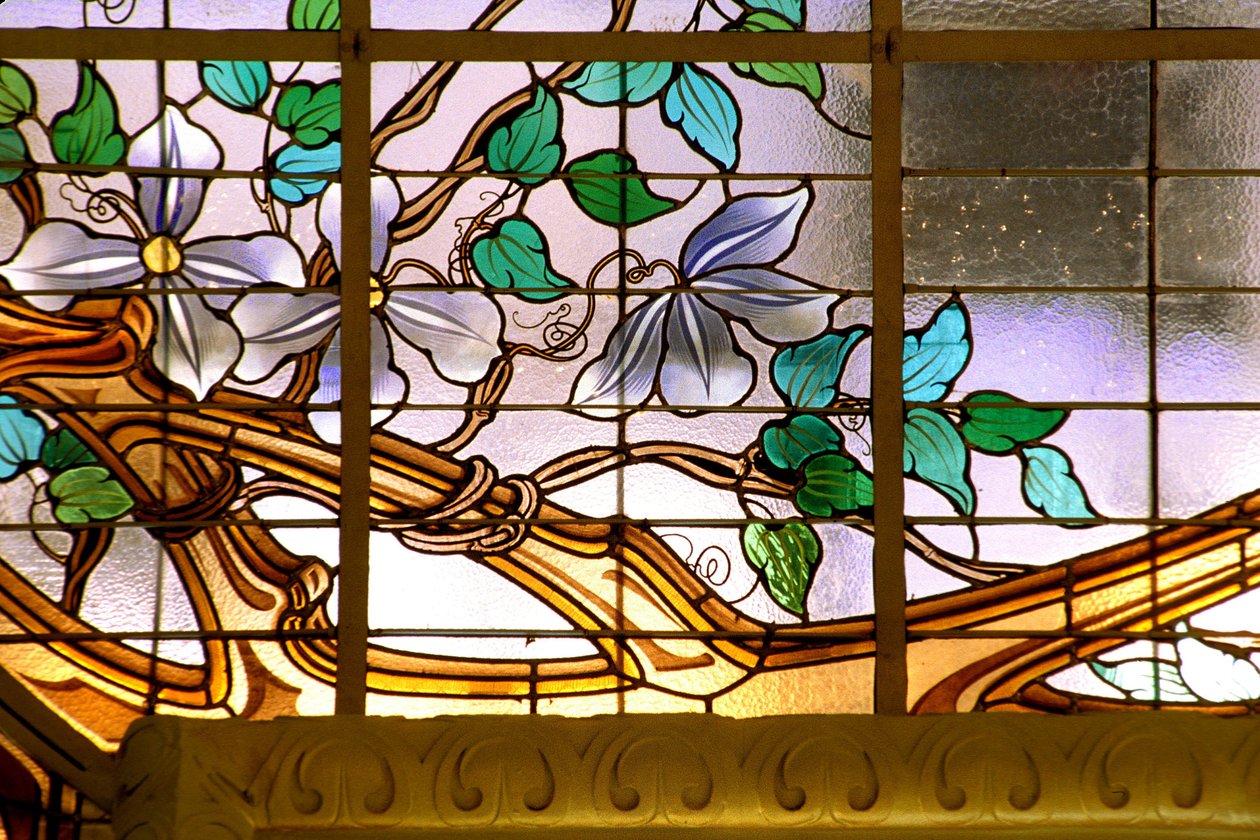 ナンシー（54部門）、アール・ヌーヴォー、「クレマタイトの森」（1901年）-詳細、ジャック・グルーバー（1870-1936年）によるステンドグラス、サン・ジョルジュ通りのクレディ・リヨネにて 作： ジャック・グリュベール