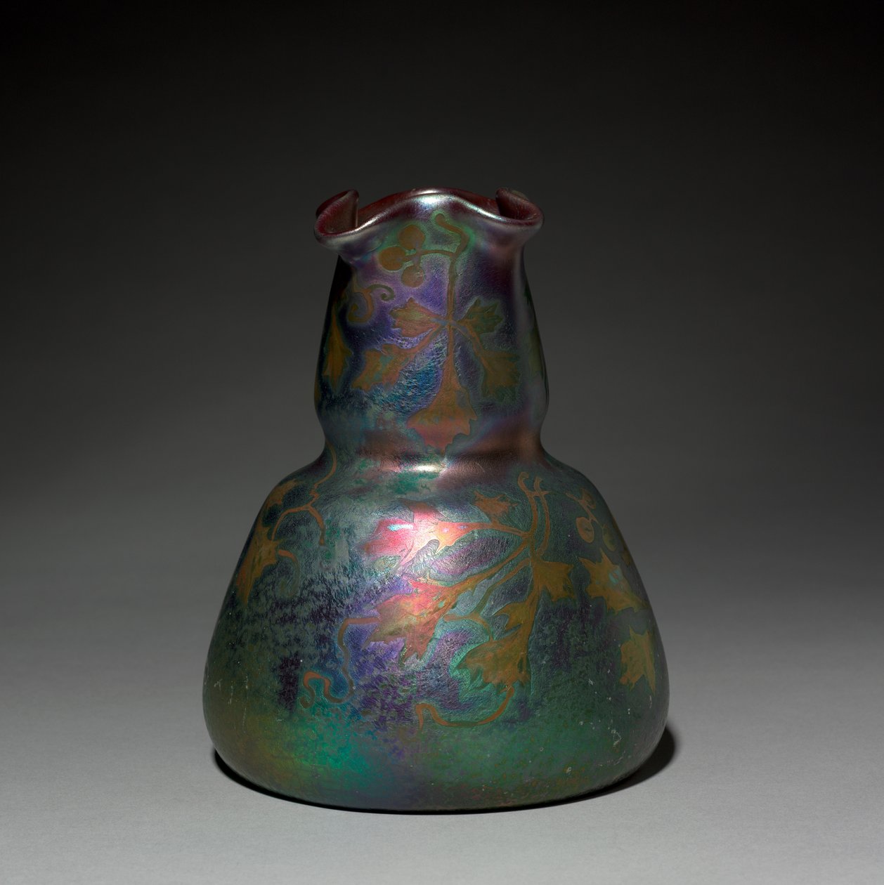 花瓶、ウェラー陶器、アメリカ製、1901-1907 作： ジャック・シカール