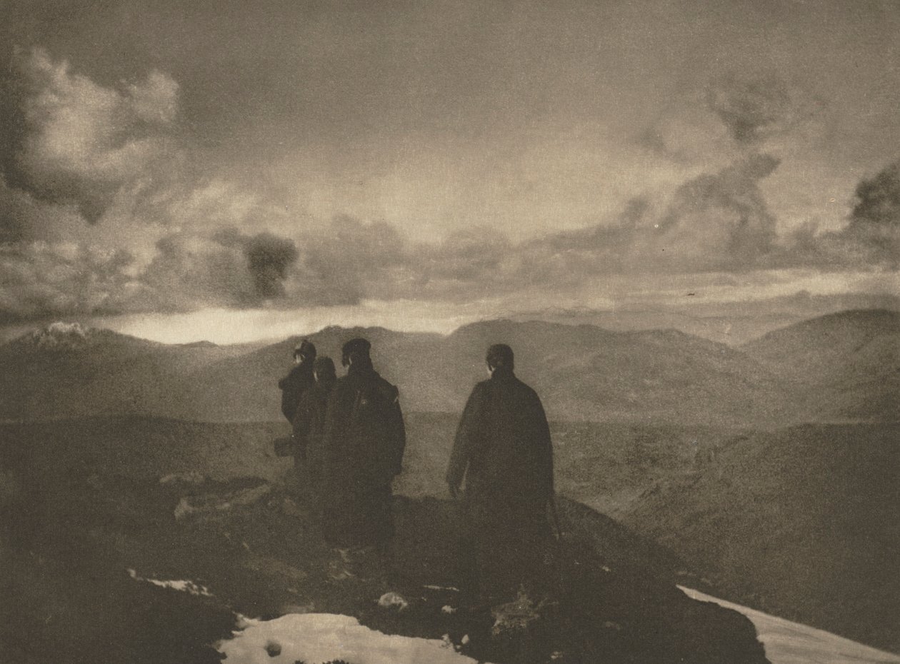 カメラワーク。暗い山」1904年 作： ジェームズ・クレイグ・アナン