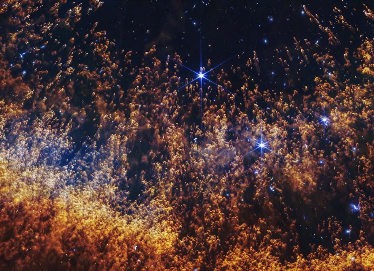 ヘリックス星雲（NIRCam） 作： ジェイムズウェッブ宇宙望遠鏡（NASA）