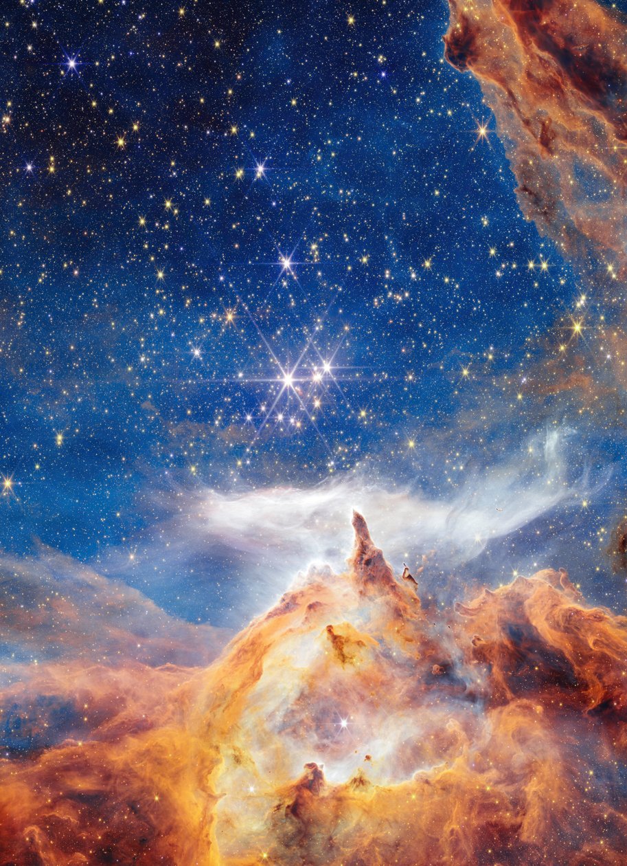 ピスミス24（NIRCam画像） 作： ジェイムズウェッブ宇宙望遠鏡（NASA）