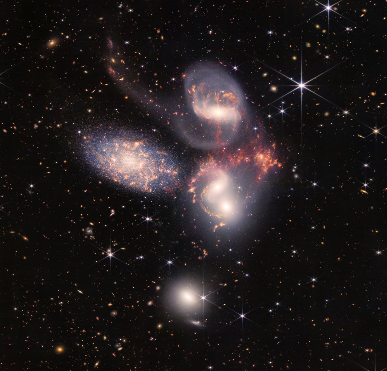 ステファンのクインテット (NIRCam と MIRI) 作： ジェイムズウェッブ宇宙望遠鏡（NASA）