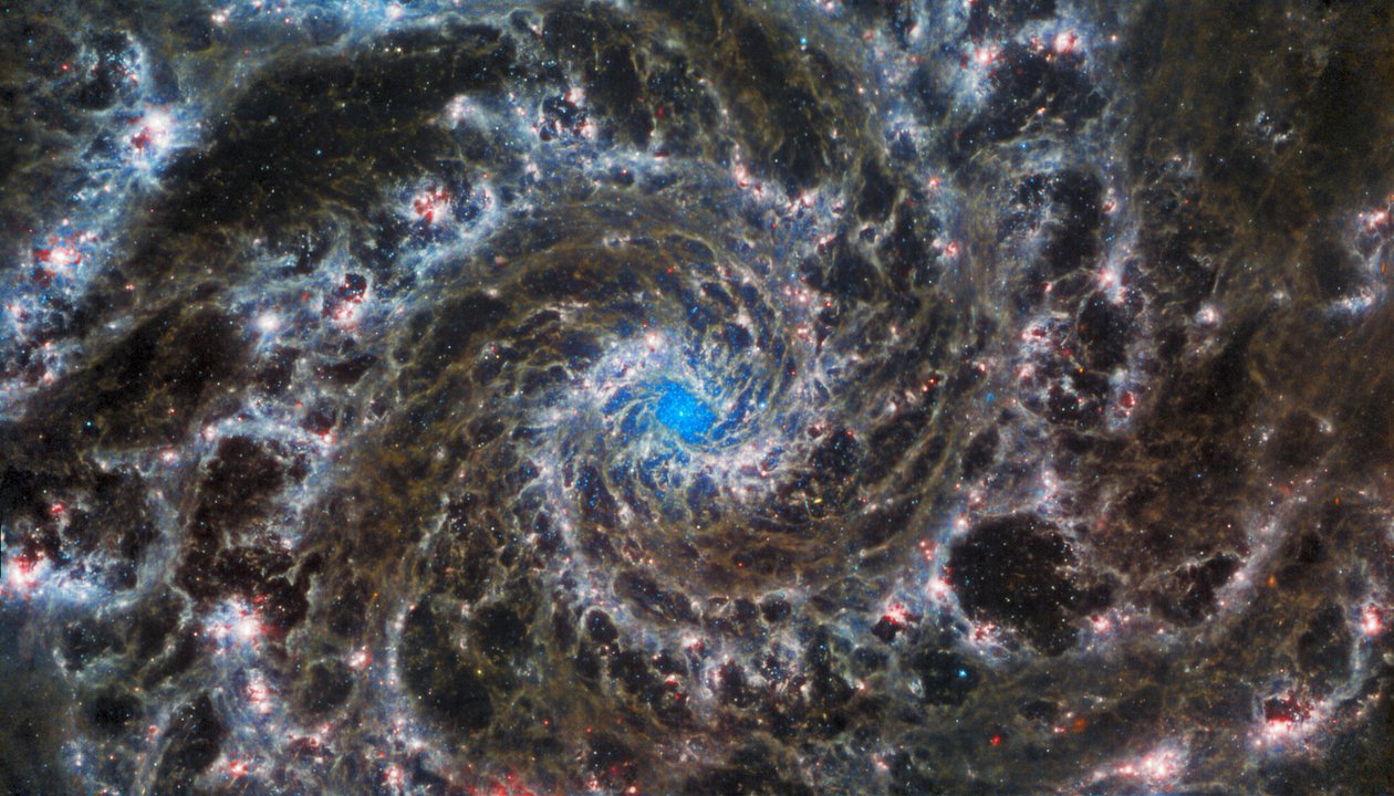 ファントムギャラクシーの心 作： ジェイムズウェッブ宇宙望遠鏡（NASA）