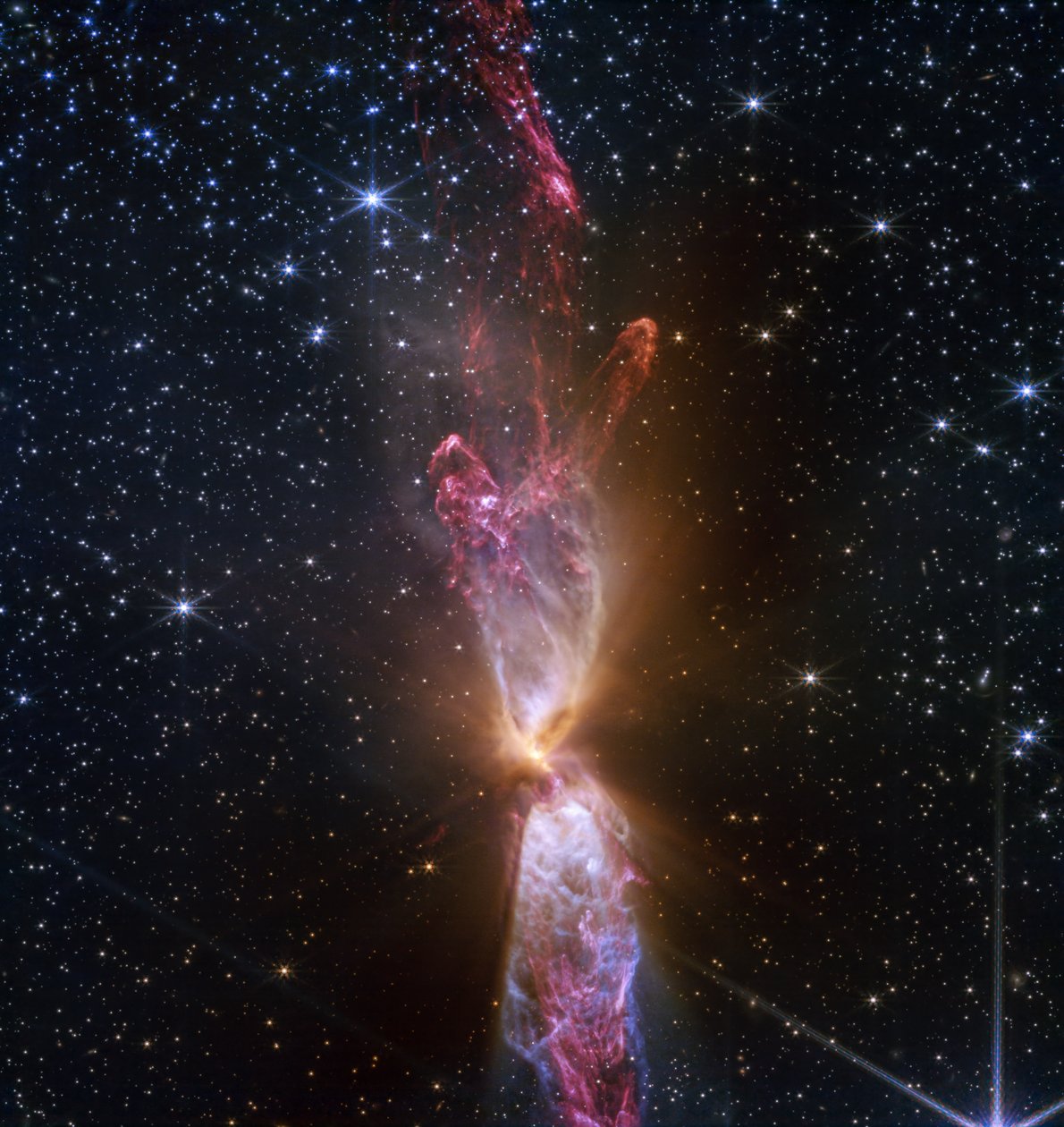 活動的に形成される星系の驚くべきディテール 作： ジェイムズウェッブ宇宙望遠鏡（NASA）
