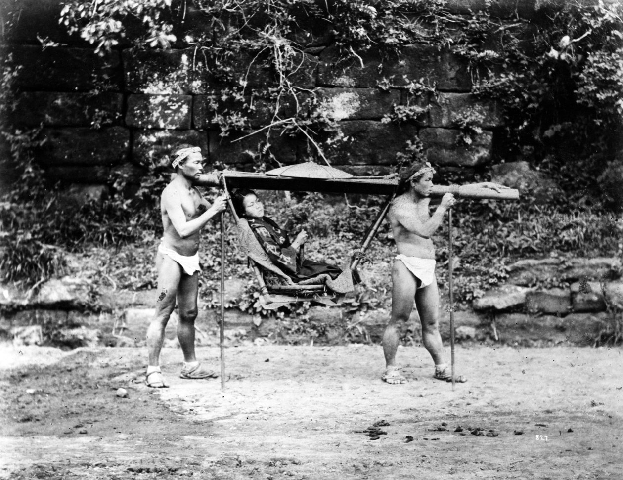 パランキン（norimono）、日本、1870年代の女の子 作： 日本の写真家
