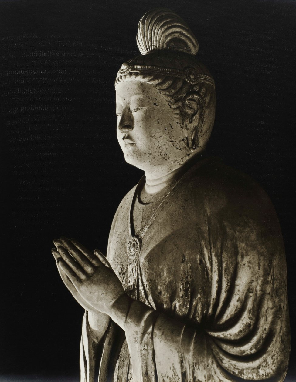 1950年代、奈良時代の8世紀の画風菩薩の土偶 作： 日本の写真家