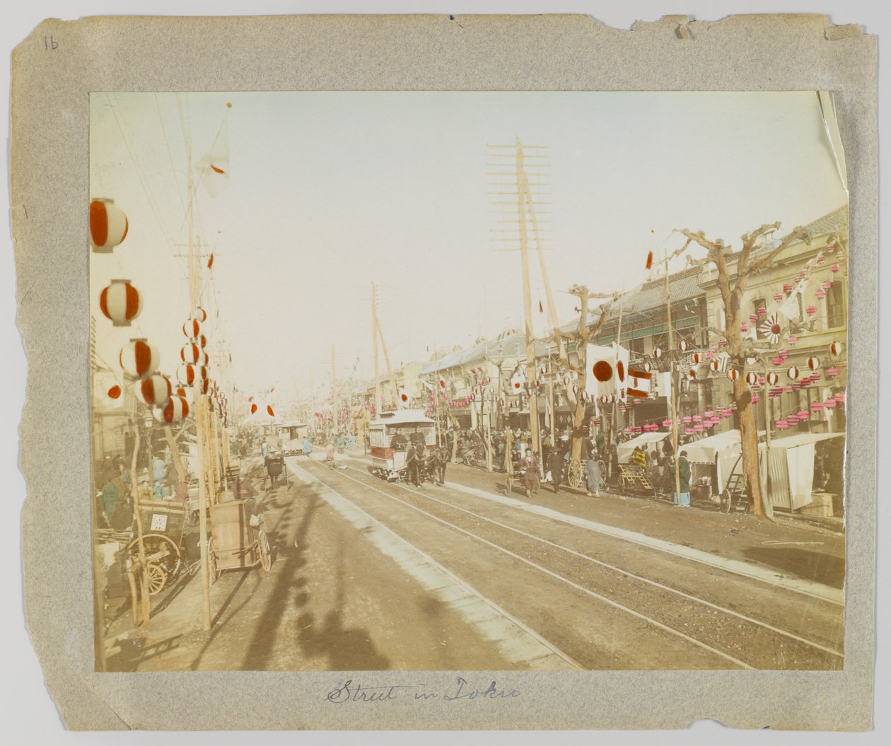 東京の街並み（手彩色のモノクロ写真 作： 日本の写真家