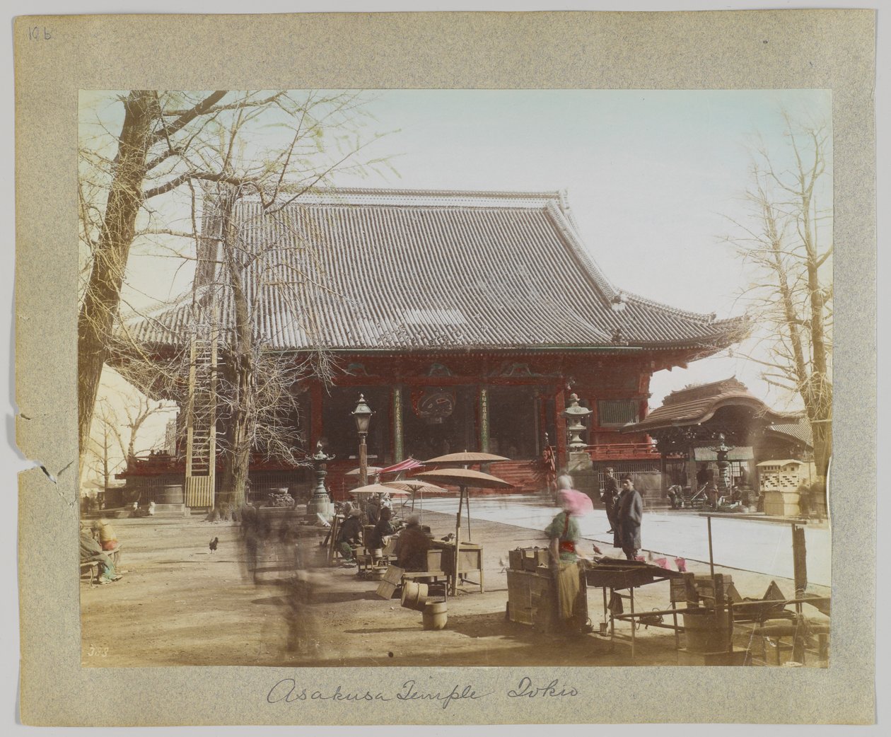 東京・浅草寺（手彩色のモノクロ写真 作： 日本の写真家