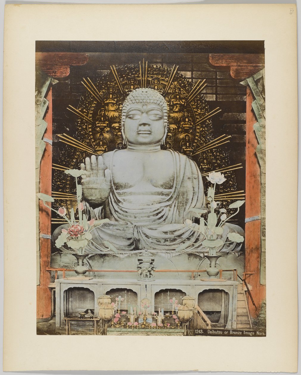奈良県の大仏（手彩色のモノクロ写真 作： 日本の写真家