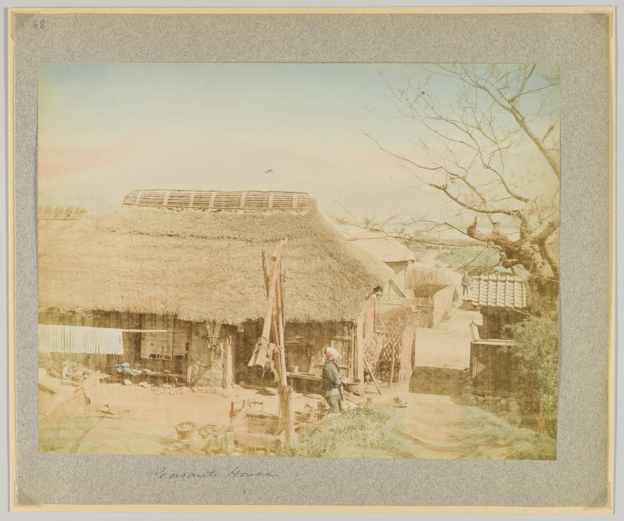 日本の「百姓屋敷」（手彩色のモノクロ写真 作： 日本の写真家