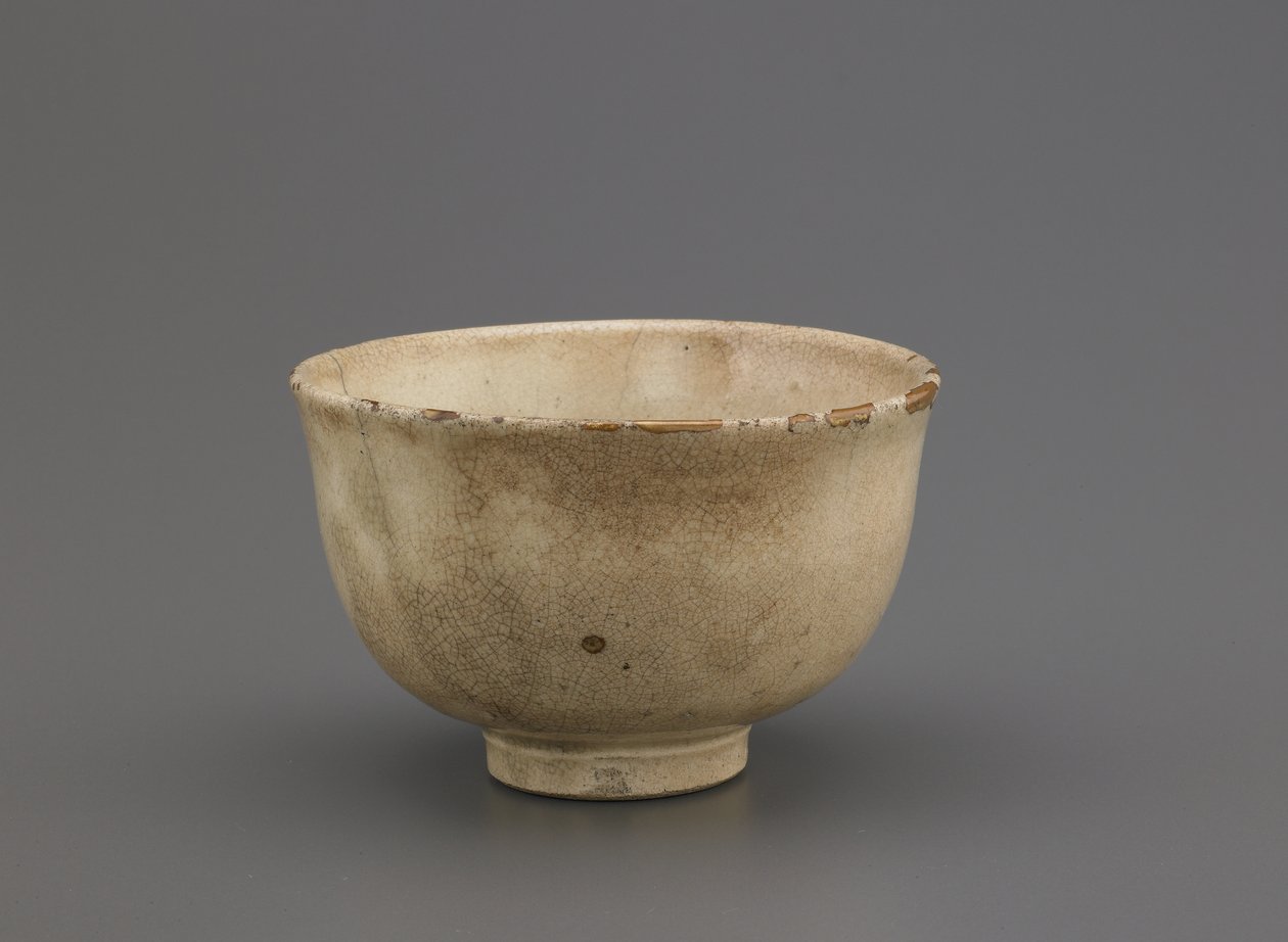 Karatsu ware tea bowl 作： 日本語学校