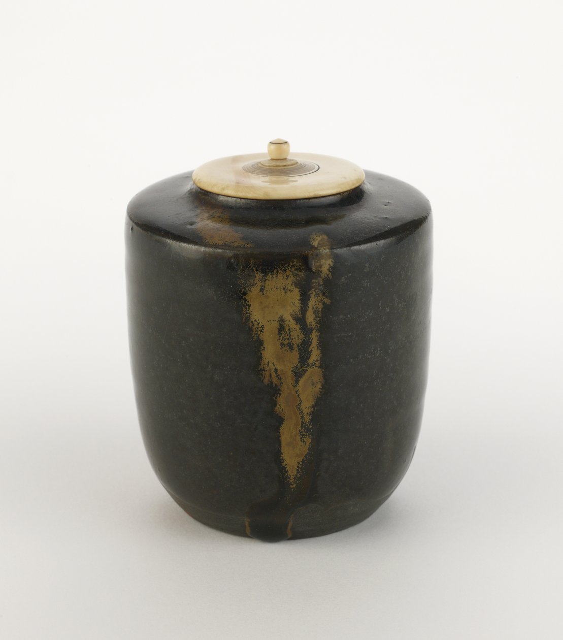 Seto ware tea caddy, katatsuki type, Tea caddy (katatsuki chaire) 作： 日本語学校