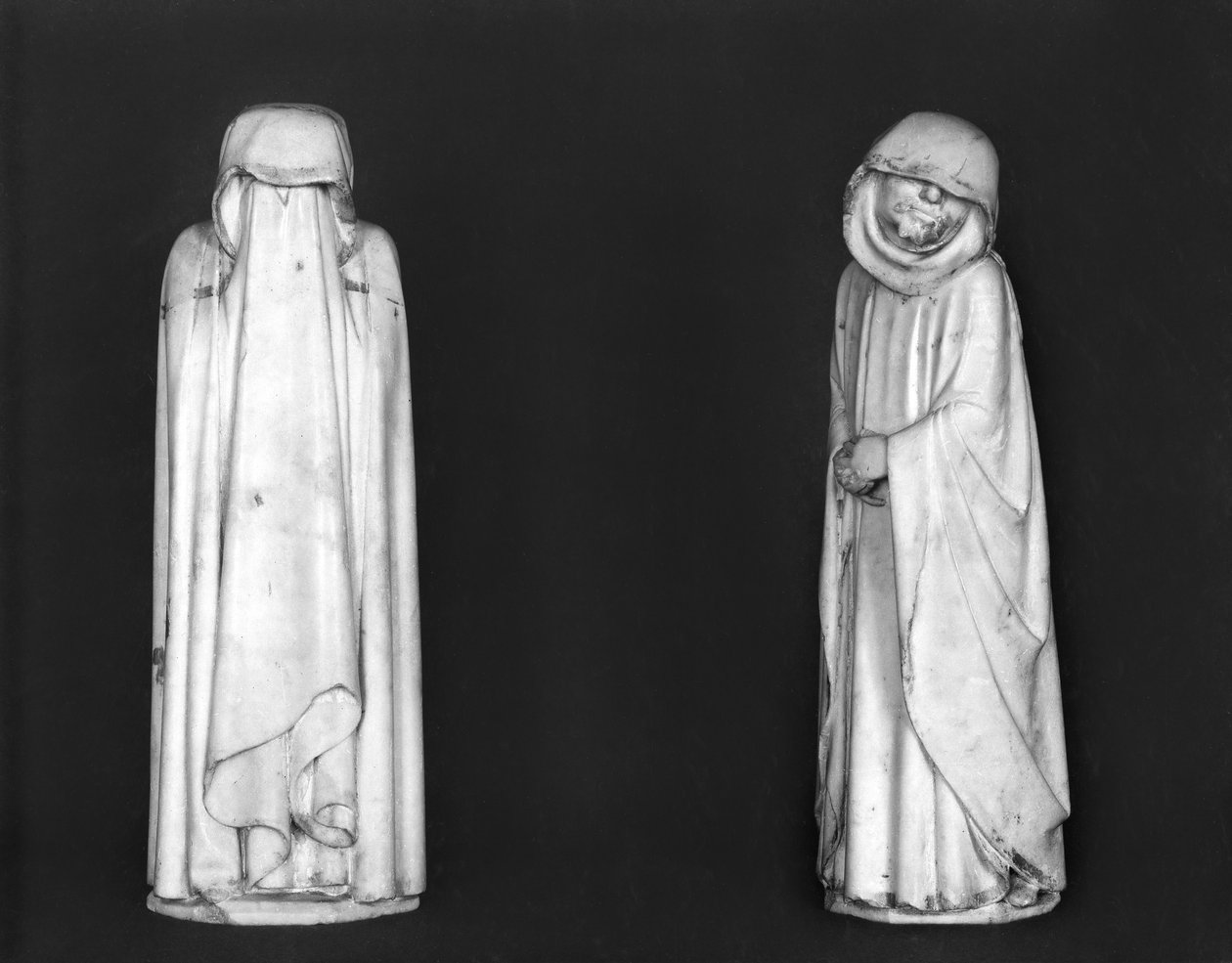 ドゥックジャンドベリー（1340-1416）の墓から1438年（大理石）までの2人の喪 作： ジャン・ド・カンブレ