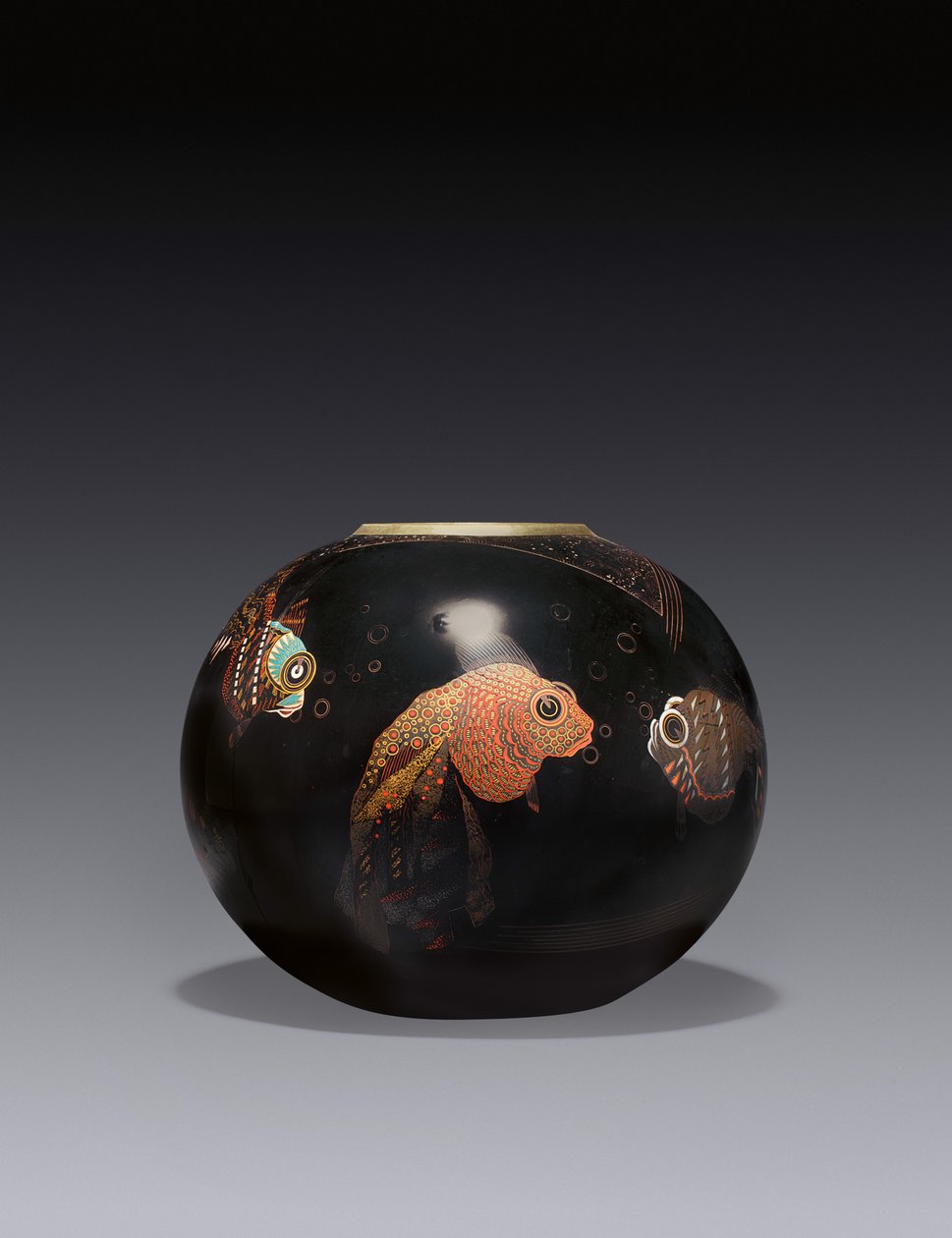 花瓶「Aux Poissons」1928年頃（金属にラッカー塗装、銅製のライナー付き 作： ジャン・デュナン