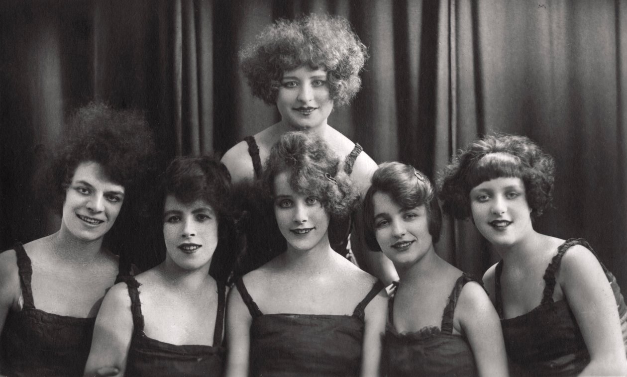 ダンスまたは演劇グループ、c1900-1929。 作： ジェローム株式会社