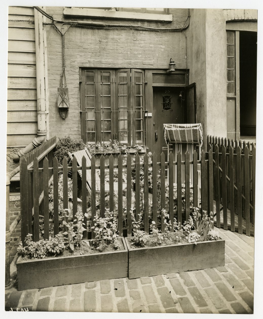 75 Bedford St "narrowest house", Greenwich Village, New York, USA 作： ジェシーターボックスビール