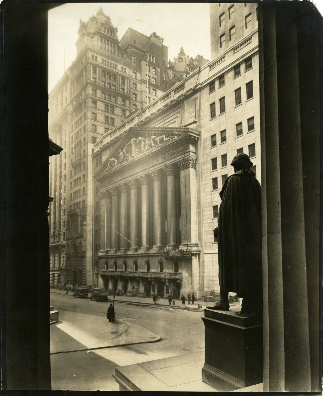 財務省ビルからのブロード・ストリート、ニューヨーク、米国、1905-40年（ゼラチンシルバー写真 作： ジェシーターボックスビール