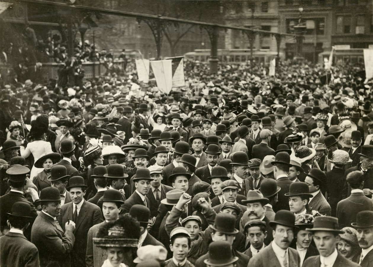 ユニオン・スクエアでのサフラージュ集会の群衆、1905-11年頃（ゼラチンシルバー写真 作： ジェシーターボックスビール