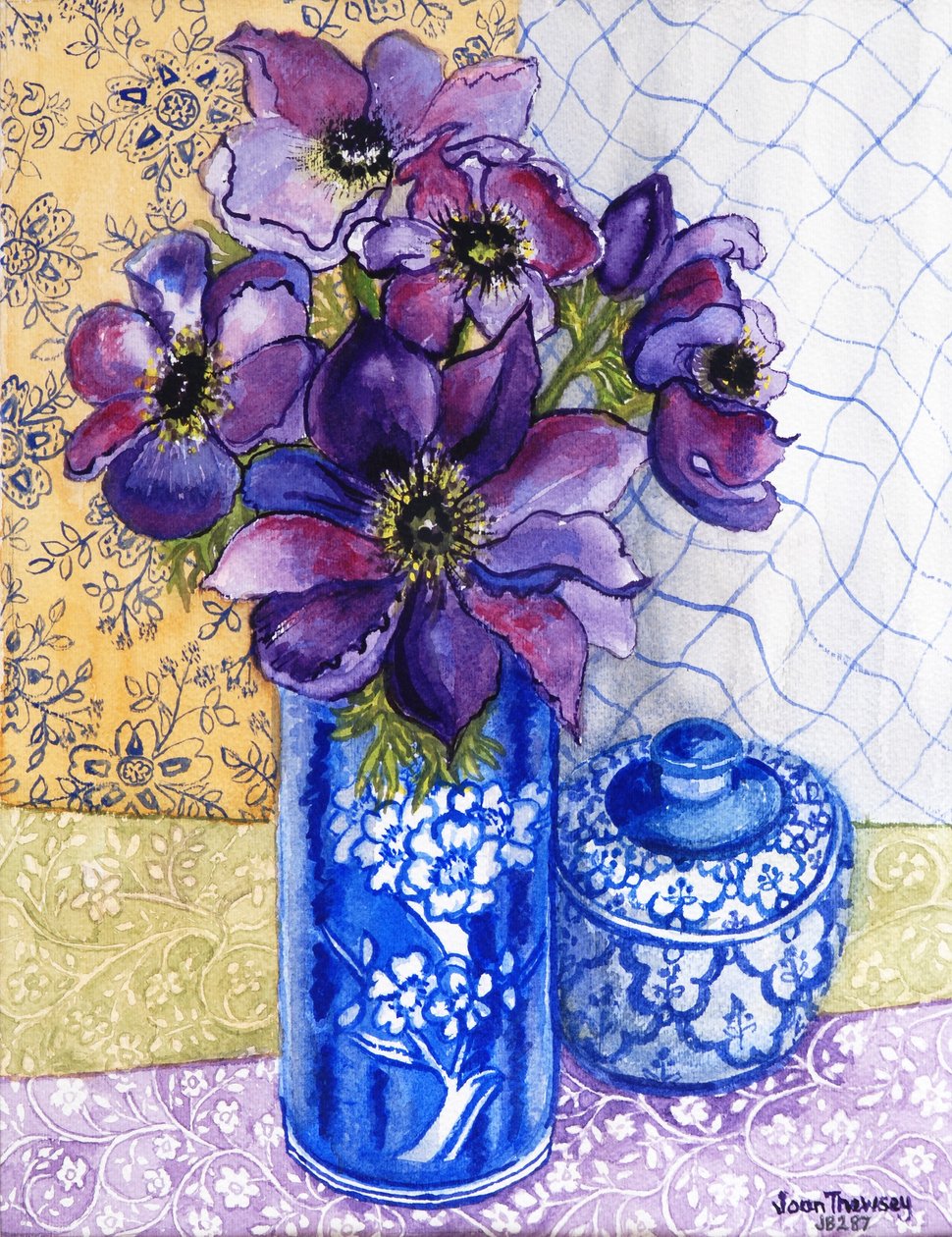 ポットとテキスタイル2012と青と白の花瓶のアネモネ 作： Joan Thewsey