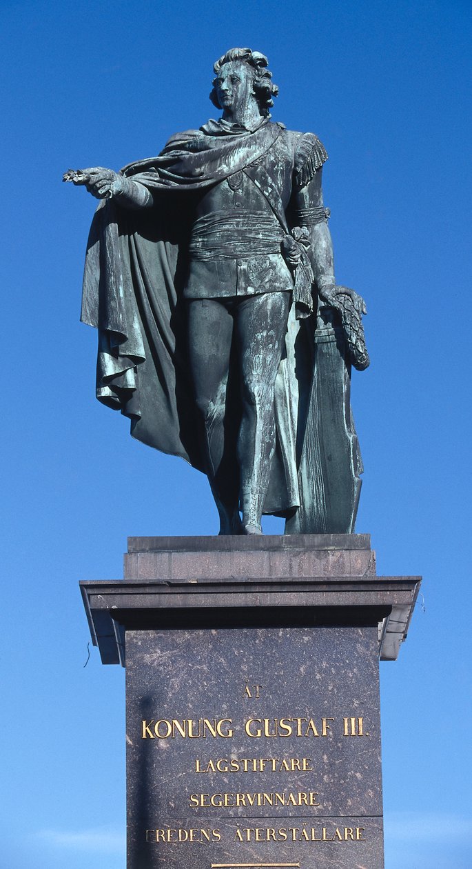 1792年に殺害された国王を記念して1799年に彫られたグスタフ3世の像（スウェーデン、ストックホルム、ガムラ・スタン（旧市街））（写真 作： ヨハン・トビアス・セルゲル