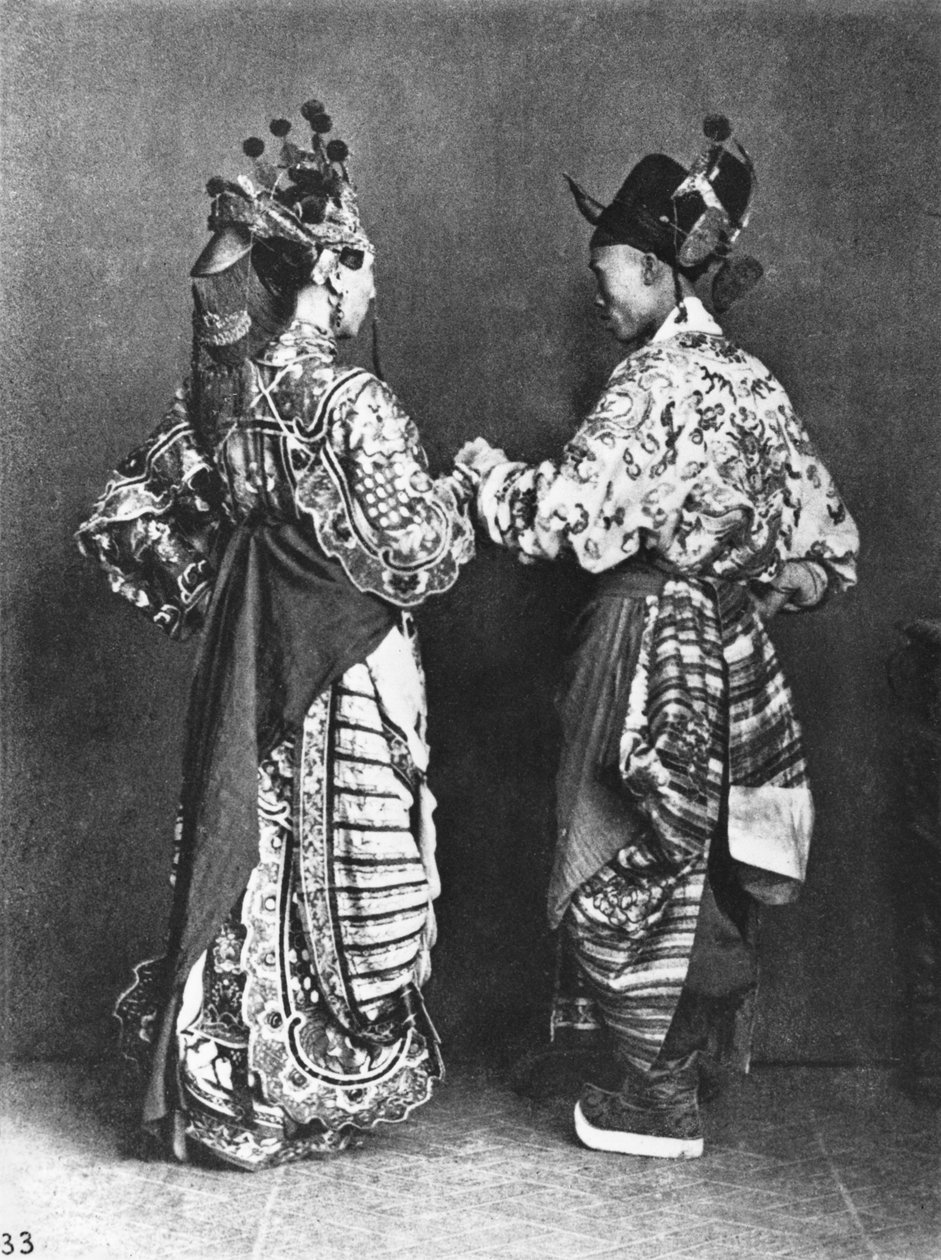 後ろからの中国の俳優、1870年頃 作： ジョン・トムソン