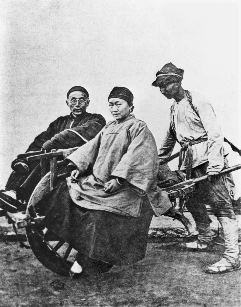 中国の人力車、1870年頃 作： ジョン・トムソン