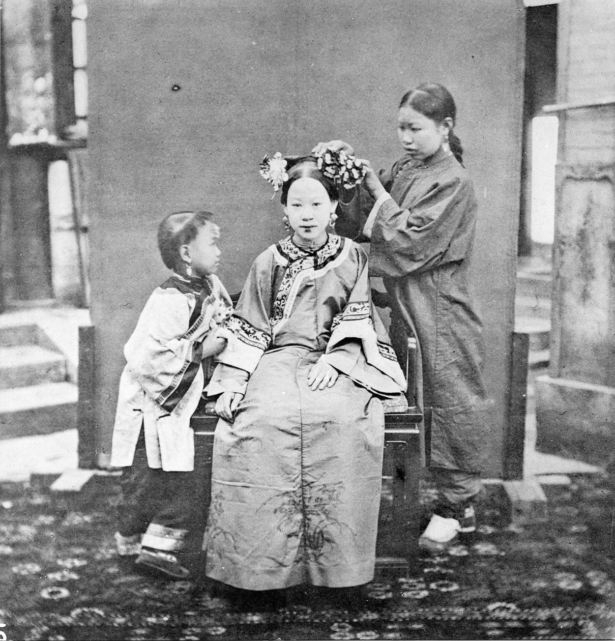 満州レディース、1867〜72年頃 作： ジョン・トムソン