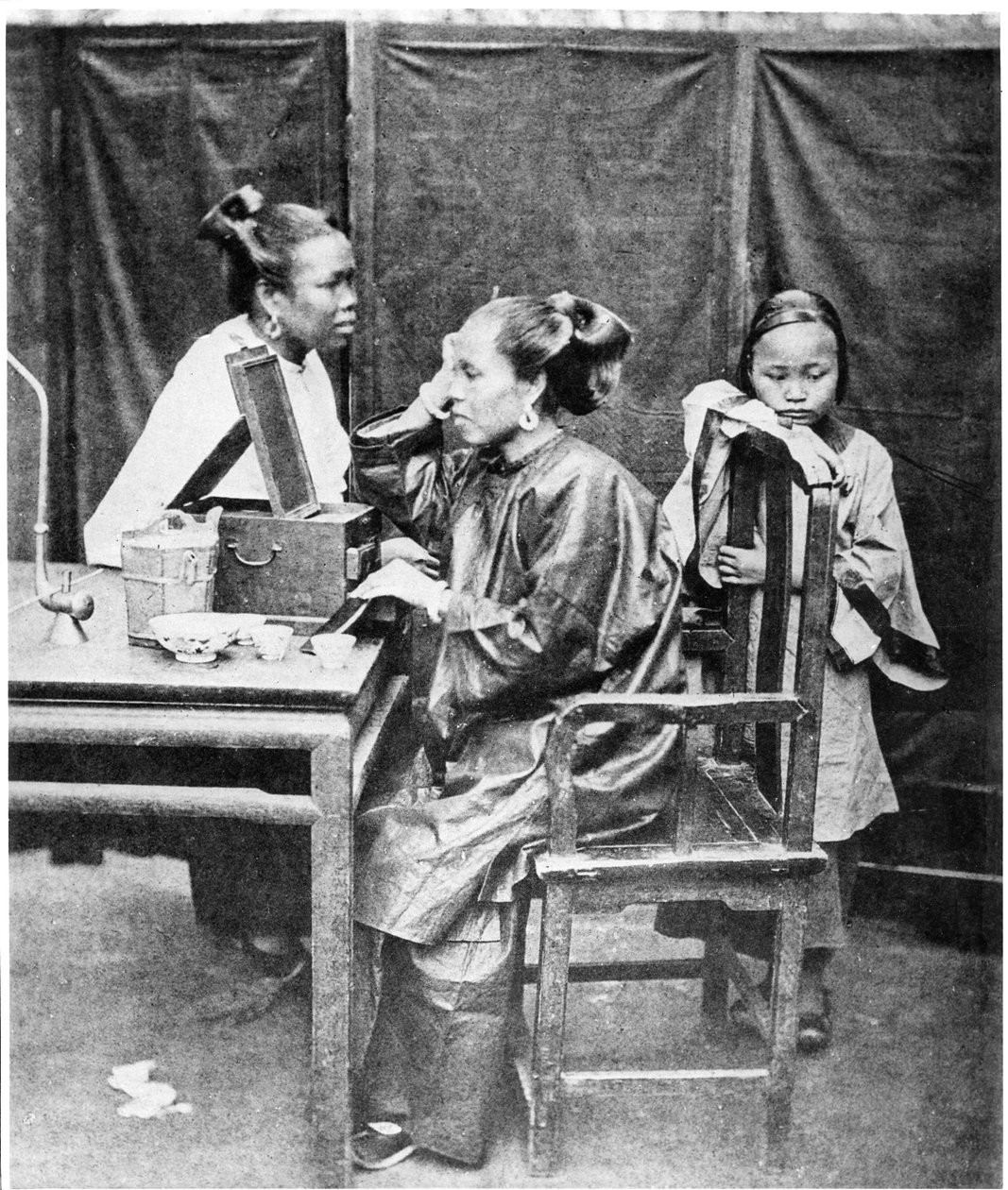 トイレ、1867〜72年頃 作： ジョン・トムソン