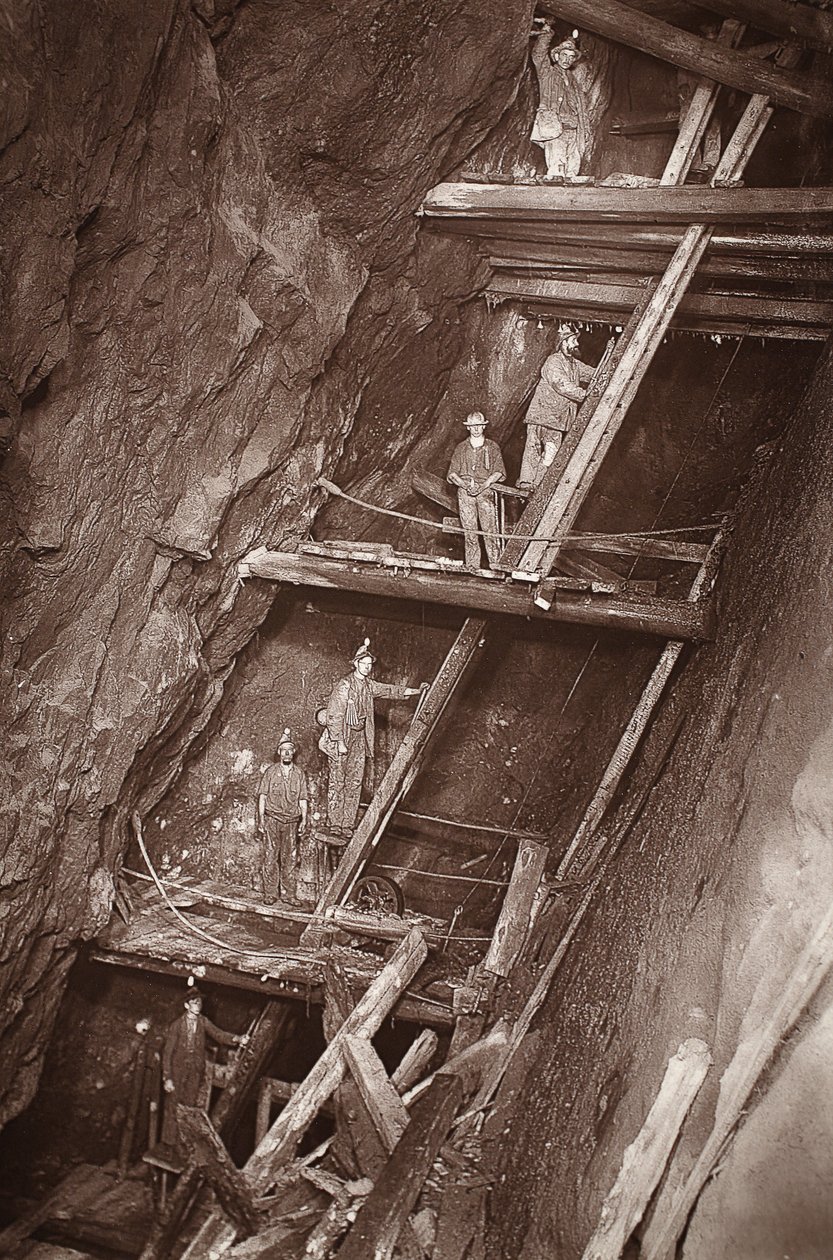 Dolcoath Mine のマン エンジン、J.C. Burrows と William Thomas による「Mongst mines and miners, or Underground Scenes by Flash-Light」のイラスト、パブ。 1893年（セピア写真） 作： ジョン・チャールズ・バロウ