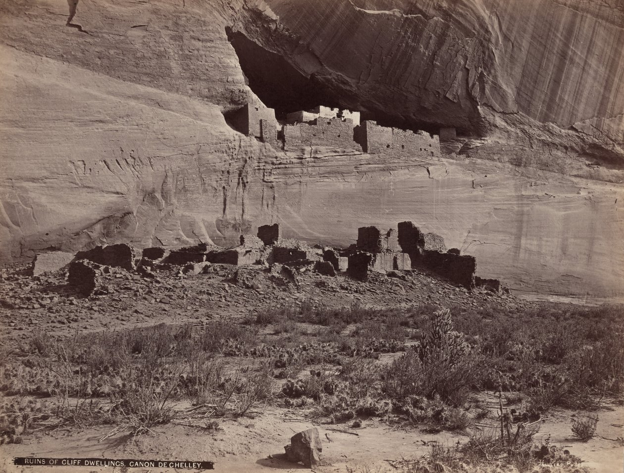 崖の住居跡、キャニオン・デ・シェリー、1879-1881年（写真） 作： ジョン・K・ヒラーズ
