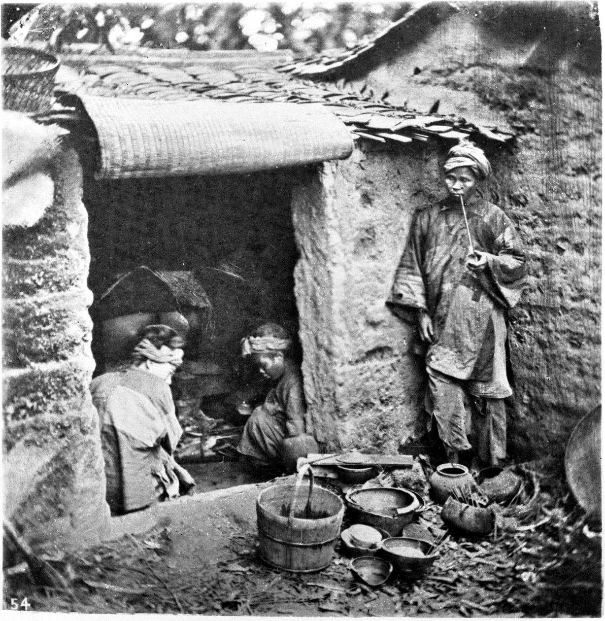 中国、素朴な家族（1870年頃）（写真 作： ジョン・トムソン