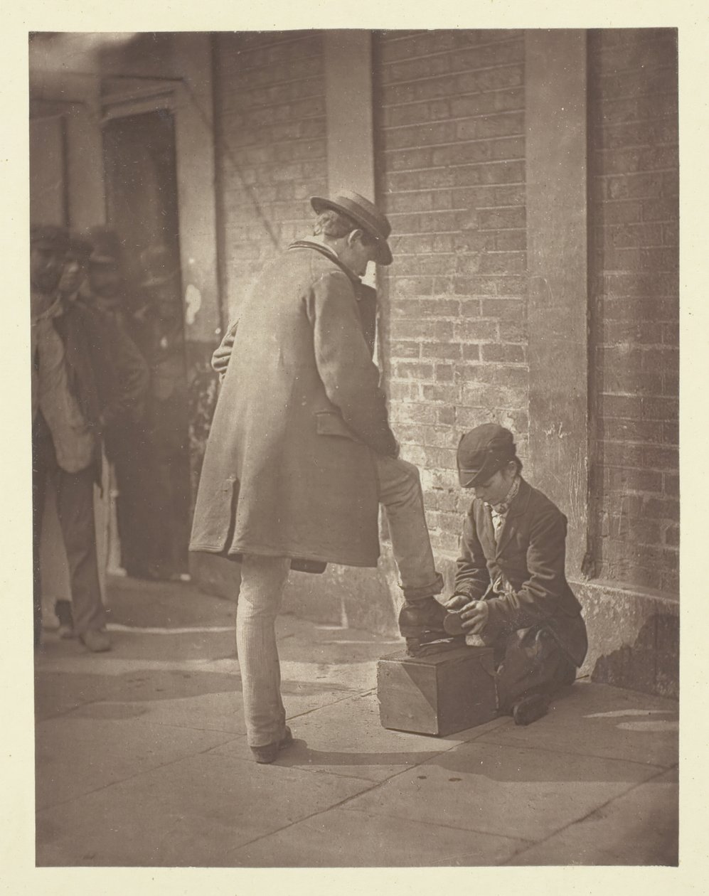 The Independent Shoe-Black、1881 年。 作： ジョン・トムソン