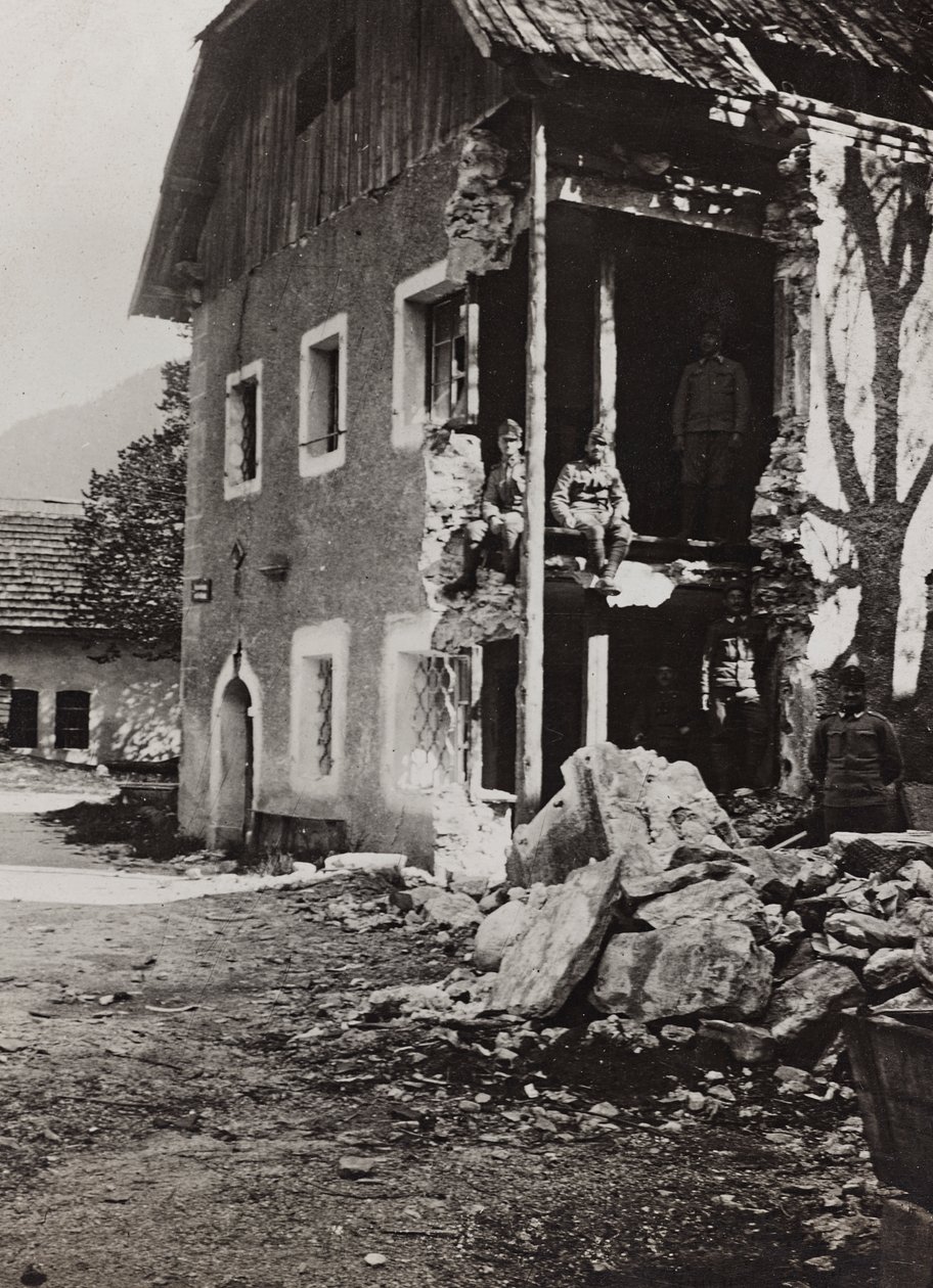 アルバム "Meine weltkriegs - Erinnerungen South-West Front (Carinthia, Italien, South Tyrol) (私の世界大戦-南西戦線の記憶（カリンシア、イタリア、トレンティーノ・アルト・アディジェ）1915年3月31日-1918年11月19日 - Josef Zohles Wien ": Valbrunaの瓦礫（モノクロ写真 作： ヨーゼフ・ゾーレス