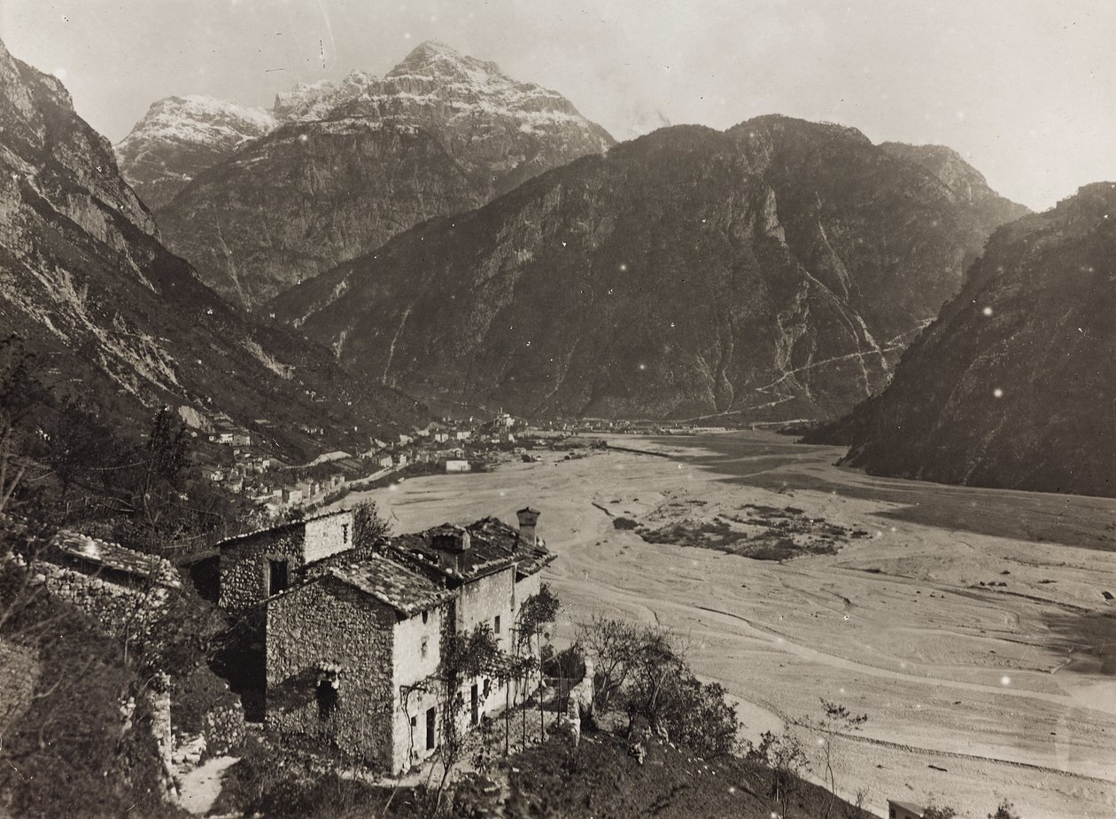 アルバム "Meine weltkriegs - Erinnerungen South-West Front (Carinthia, Italien, South Tyrol) (私の世界大戦-南西戦線の記憶（カリンシア、イタリア、トレンティーノ・アルト・アディジェ）1915/03/1931-12/11/1918 - Josef Zohles Wien ": キウサフォルテの眺め（白黒写真 作： ヨーゼフ・ゾーレス